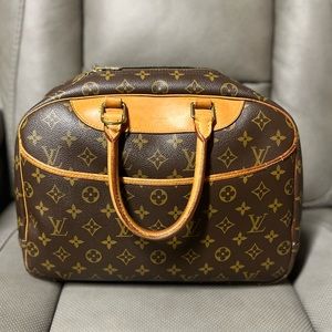 Authentic Louis Vuitton deuville handbag